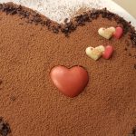 Cuore al cacao con mousse di ricotta