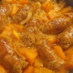 Salsiccia al forno con la zucca e cipolla